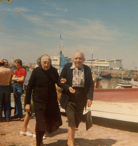 Joséphine et Reine sur le port