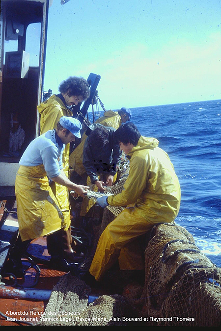 Travail à bord du refuge des Pêcheurs
