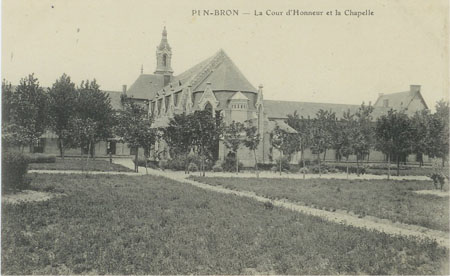 La chapelle et cours de Pen-Bron