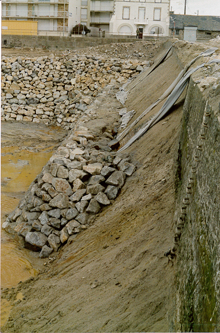 Travaux de creusement du port