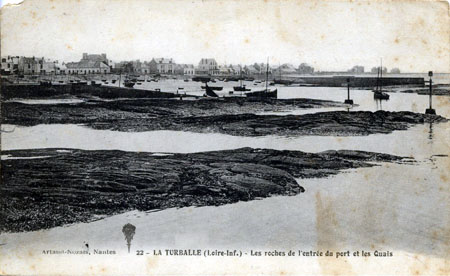 Les rochers de l'entrée du port