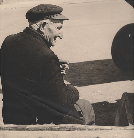 personnage sur le port