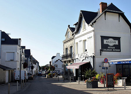 rue du Maréchal Juin en allant vers l’église sainte-Anne