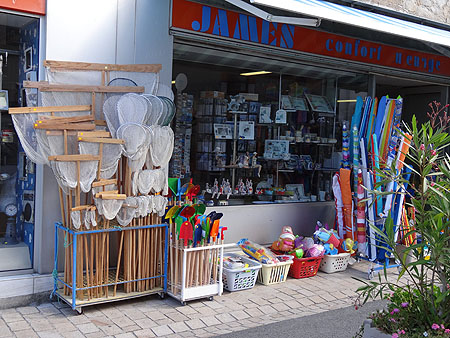 Le Bazar James