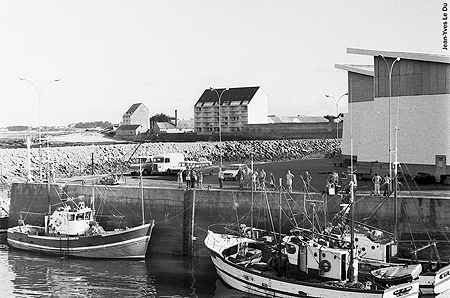 Acostés au quai large