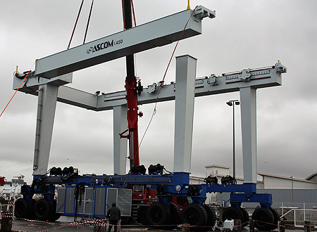 Montage du nouvel élévateur de 450 tonnes