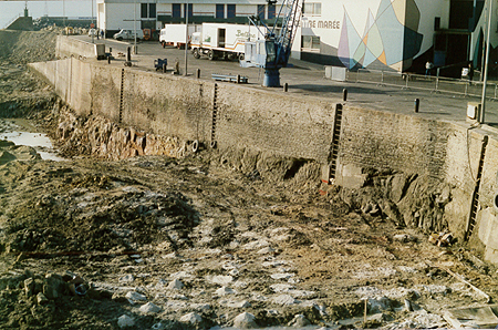 Travaux de creusement du port