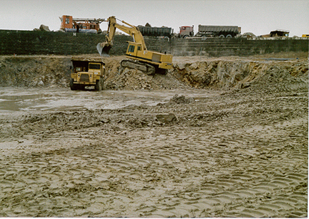 Travaux de creusement du port