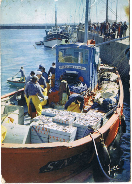 Le mendiant de la mer au déchargement des caisses