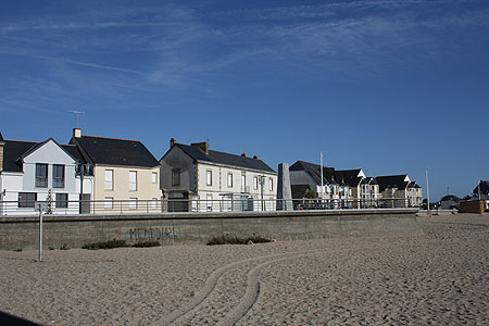 Monument des péris en mer