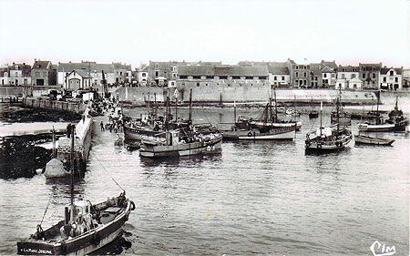 Les bateaux entrent au port