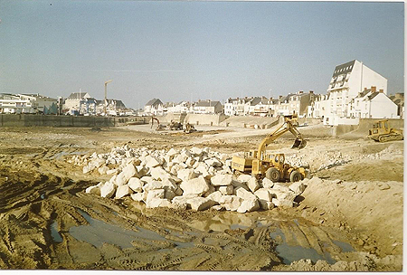 Travaux de creusement du port en 1989