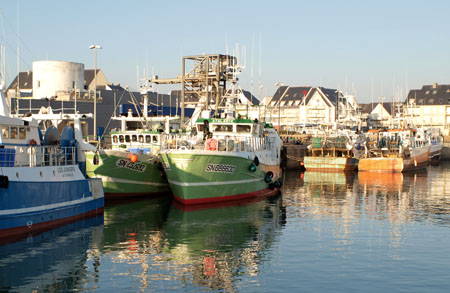 Bateaux de pêche dans le port de Garlahy