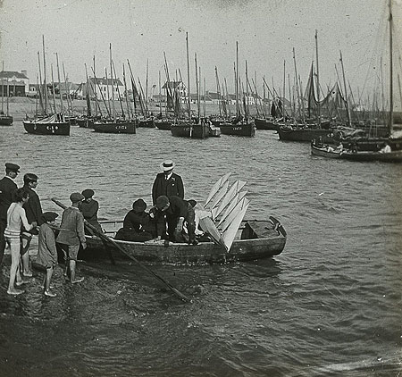 Petits bateaux dans le port