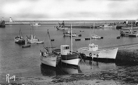 Bateaux en fond de port