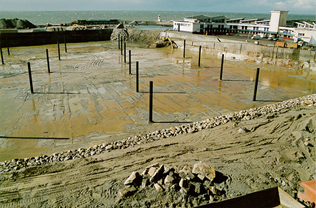Travaux de creusement du port