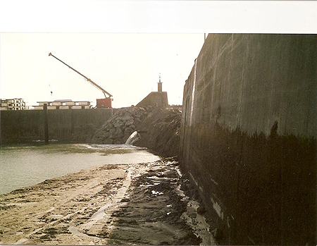 Travaux de creusement du port en 1989