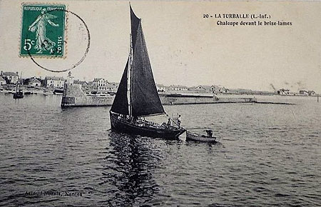 Cotre entrant au port