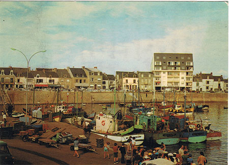 Chalutiers au quai de déchargement