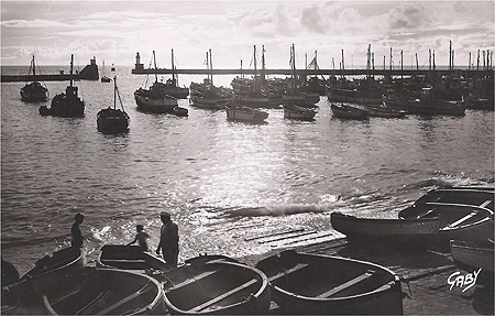 Le port depuis la cale à Marino