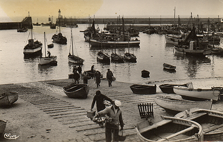 Le port depuis la cale à Marino
