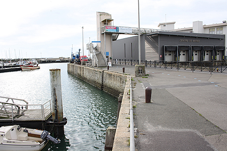 Criée et passerelle d’accès à la maison de la pêche