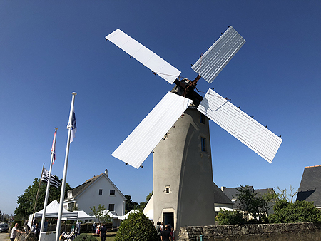 Le Moulin de Kerbroué ailes déployées
