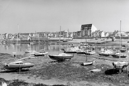 Le port de plaisance à marée basse