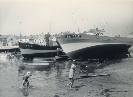 Bateaux au port à marée basse