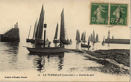 bateaux à l'entrée du port