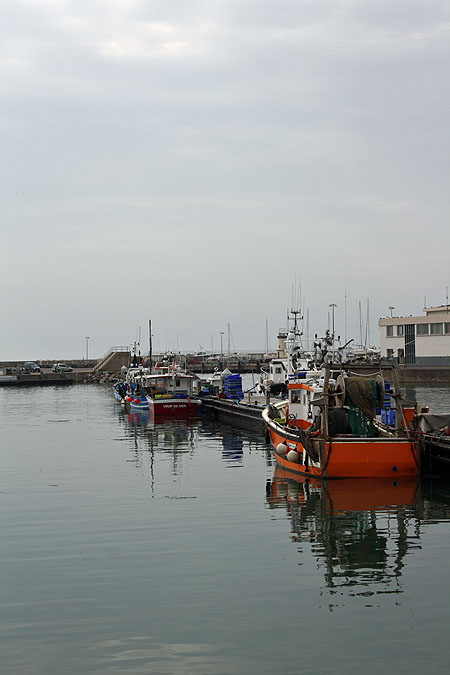 Chalutiers amarrés sur ponton