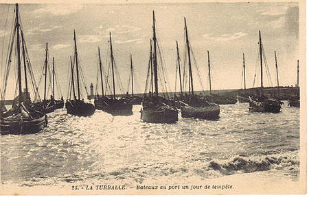 Bateaux au port un jour de tempête