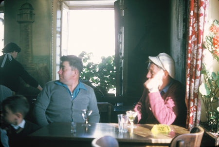 Au café de la Place