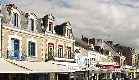 Le Quai Saint-Pierre