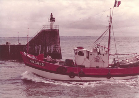 Le Volontaire entre au port