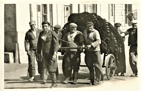 Bolinche sur une charrette à bras ,équipage Fleur Des Vagues