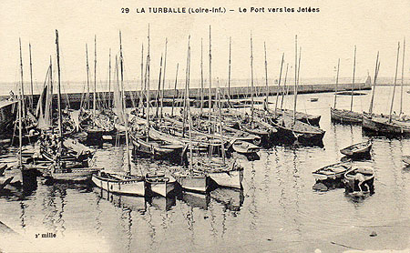 Le port vers les jetées