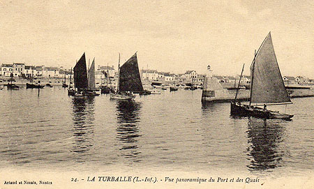 Chaloupe et cotre entrant au port