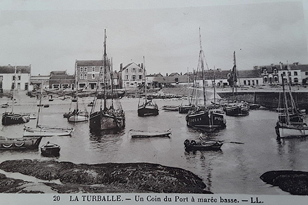 Un coin du port à marée basse