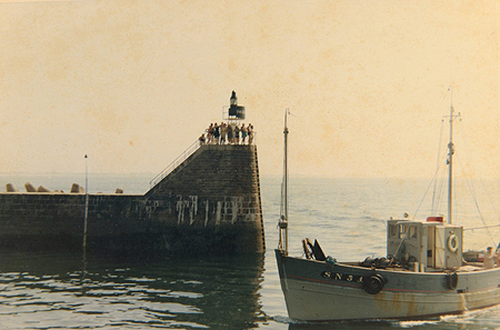 Le Marie-Christine entre au port