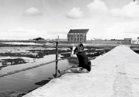 Observateur sur la jetée de Garlahy