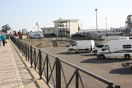 Office de tourisme et parking