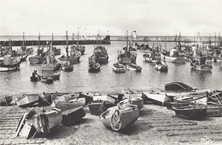 Le port vu de la cale à Marino