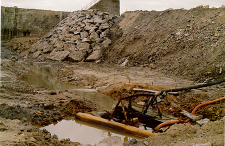 Travaux de creusement du port
