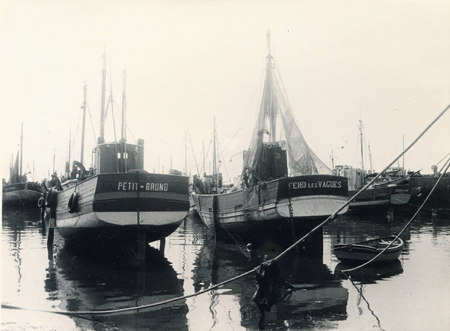 Bateaux au port à marée basse